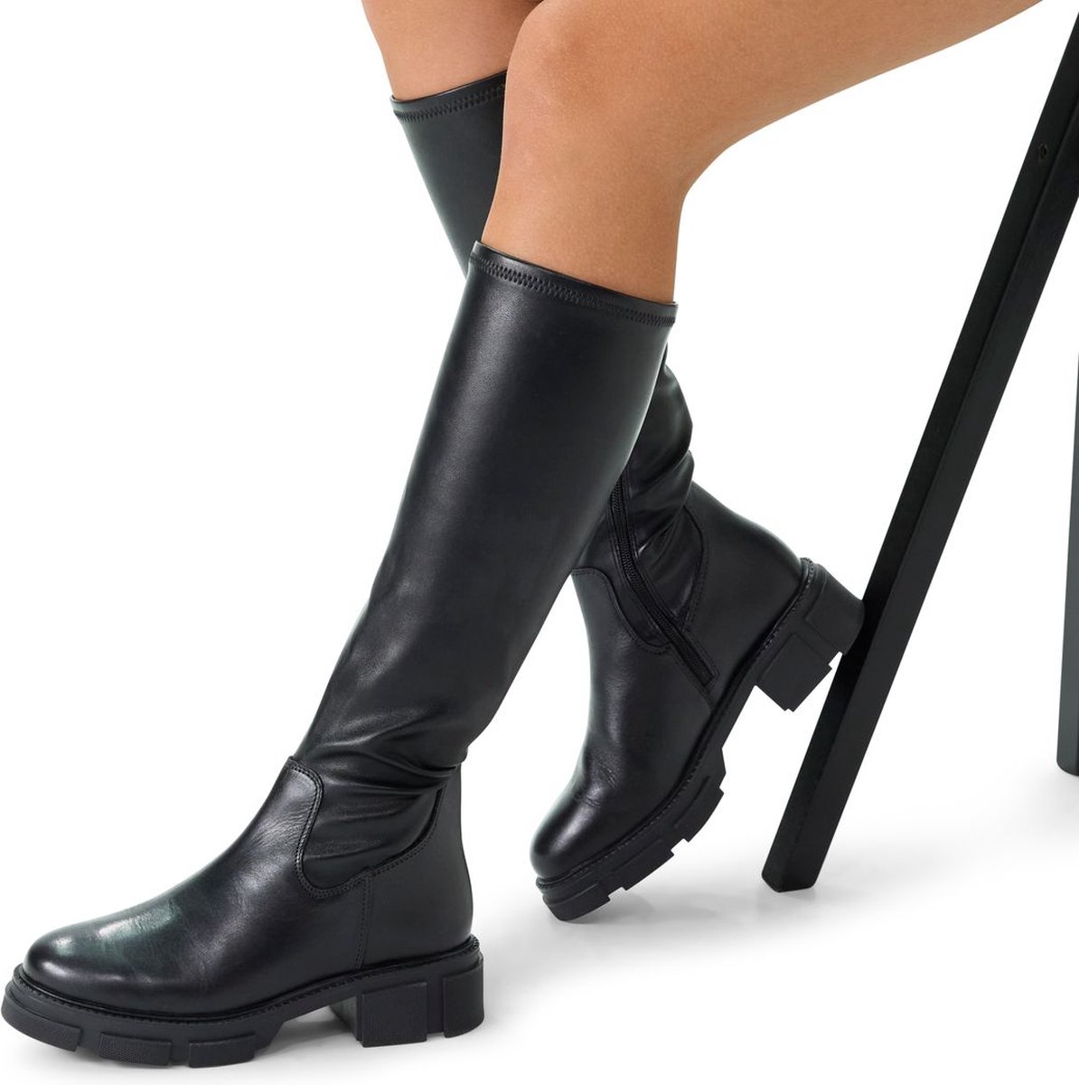 Schwarze Lederstiefel mit hohem Schaft