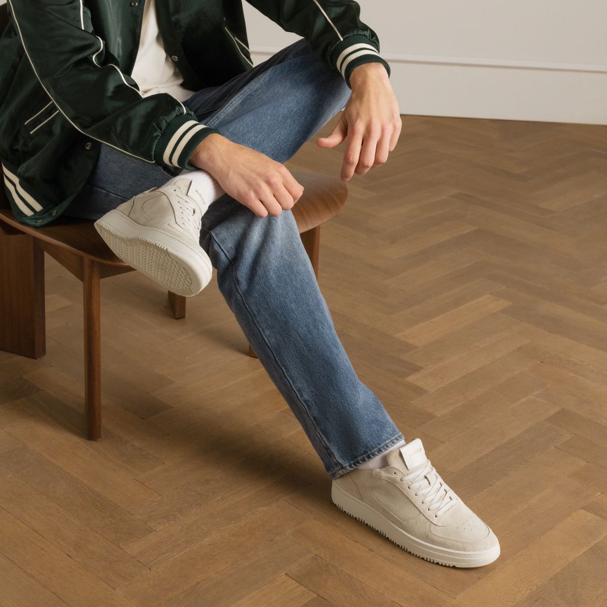 Hellgraue Veloursleder-Sneaker
