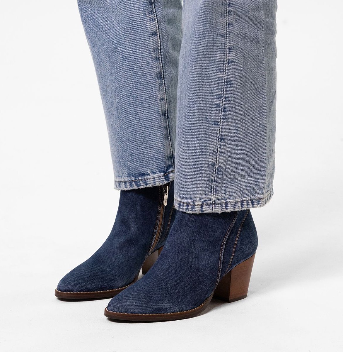 Blaue Denim-Stiefeletten mit Absatz