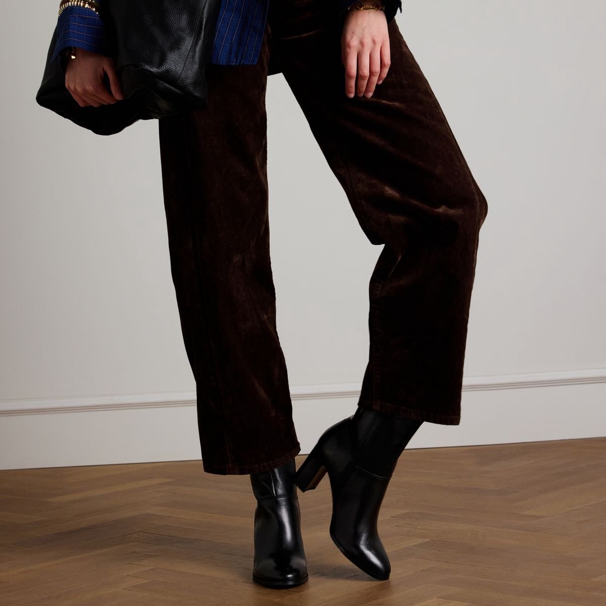 Schwarze Lederstiefeletten mit Absatz