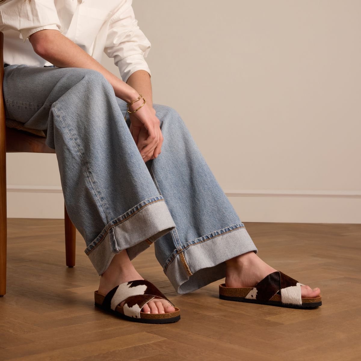 Sandalen mit Kuhmuster