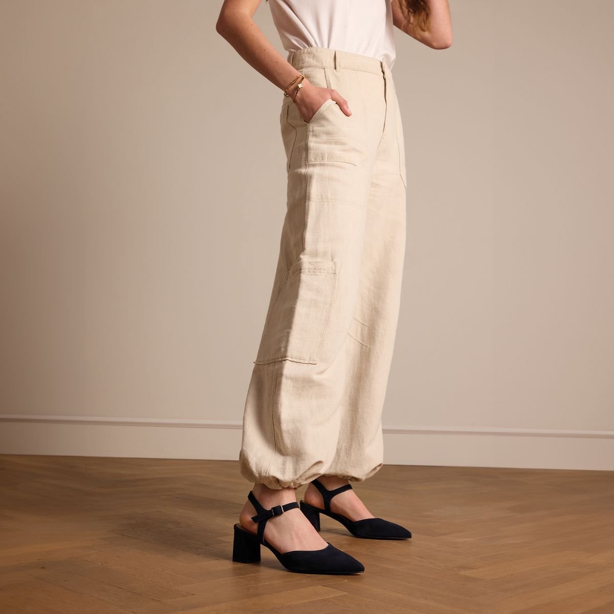 Schwarze Slingbackpumps aus Veloursleder