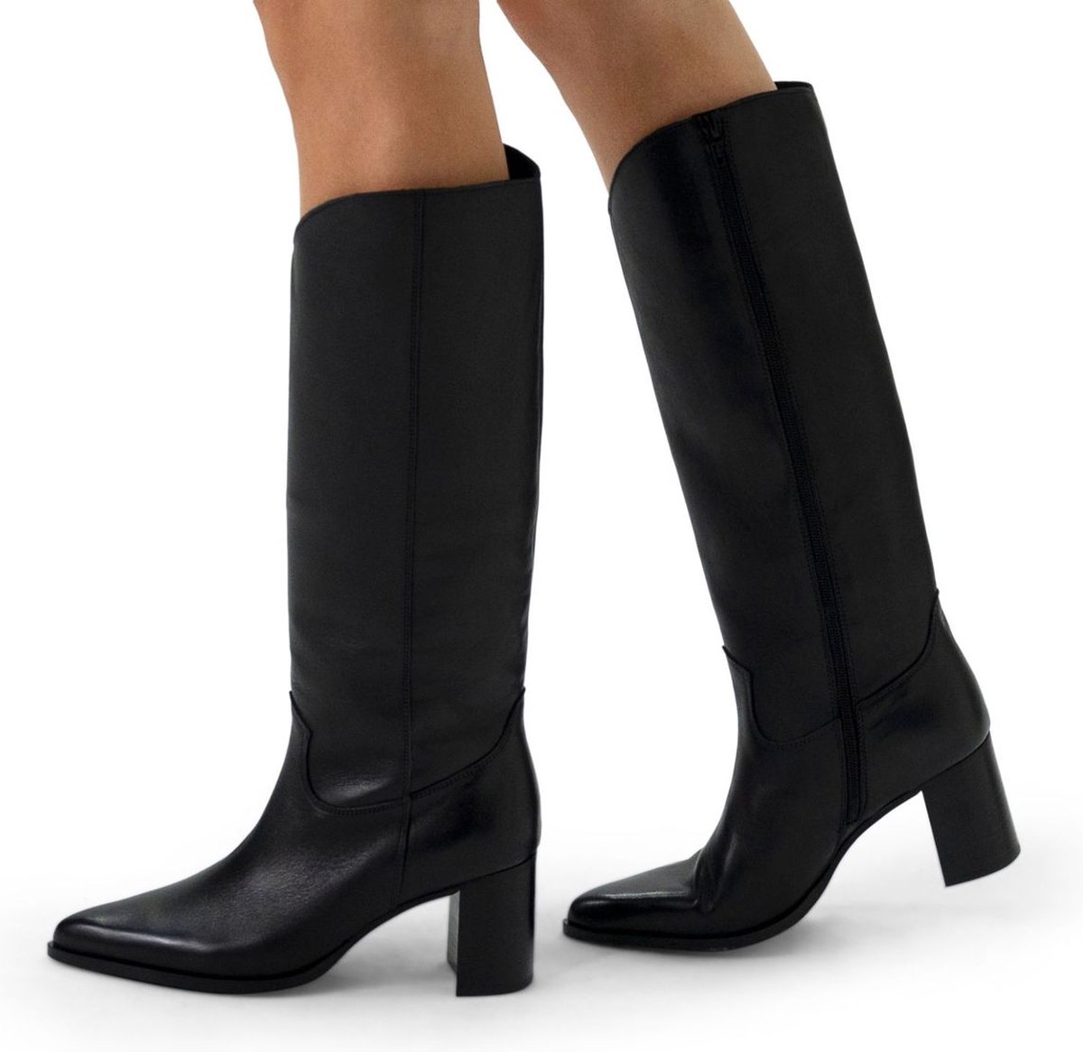 Schwarze Lederstiefel mit Absatz