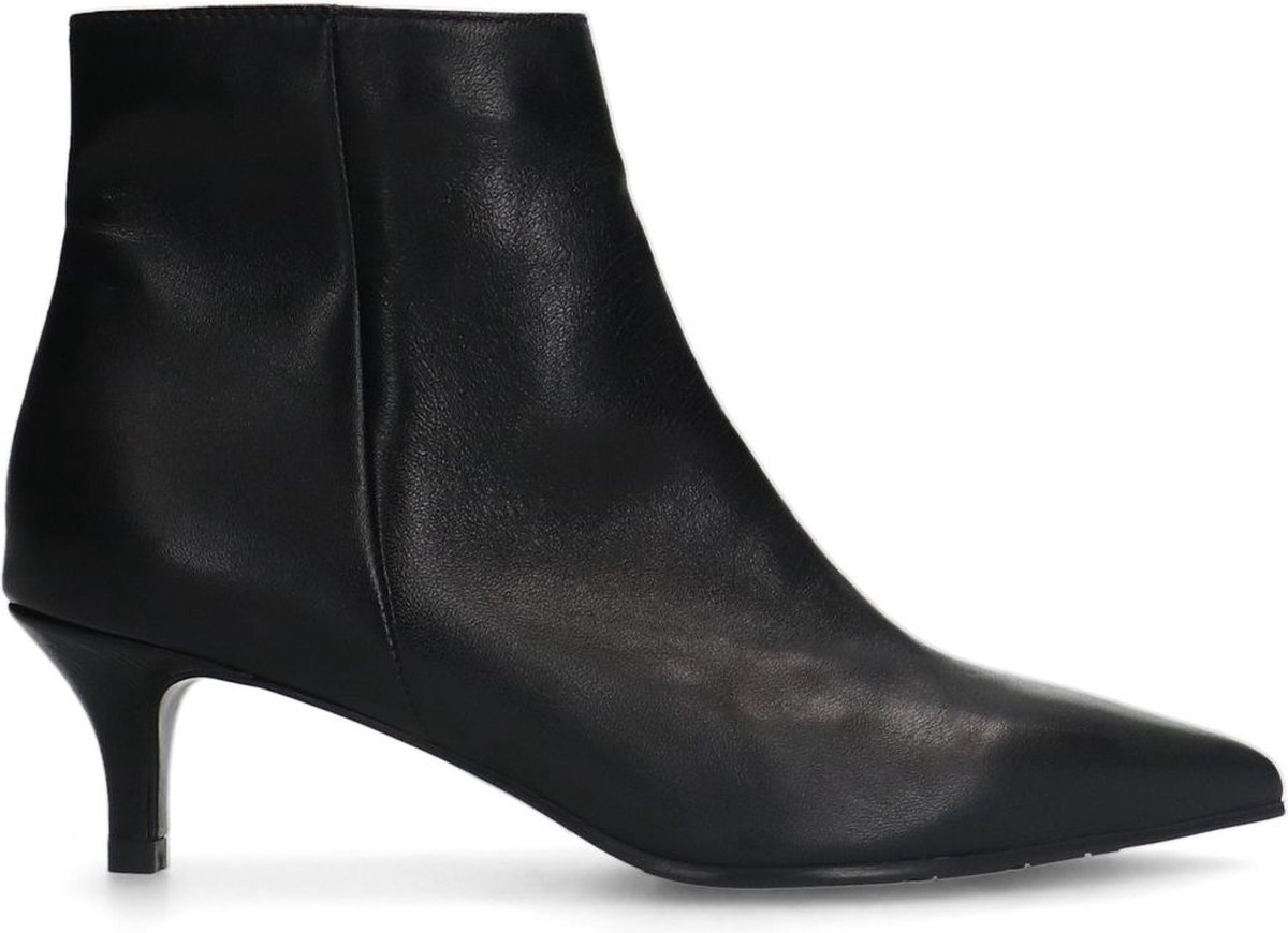 Schwarze Lederstiefeletten mit Absatz