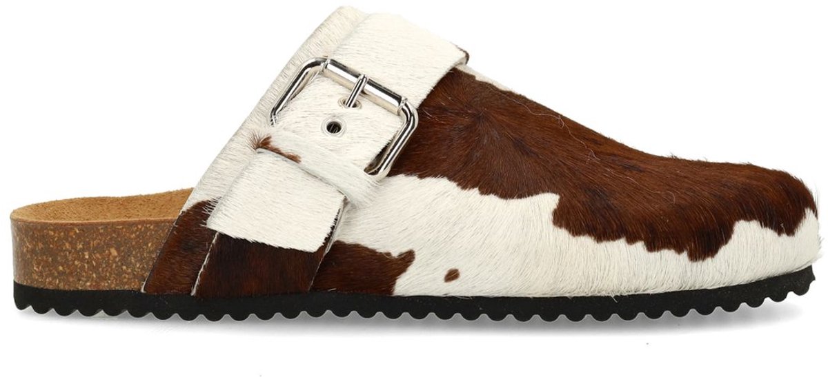 Clogs in Kuhfell-Optik mit Schnalle