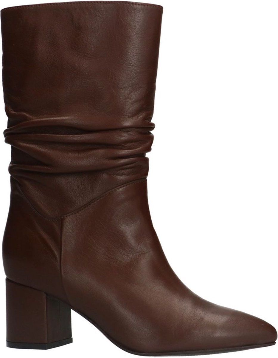 Braune Lederstiefel mit Absatz