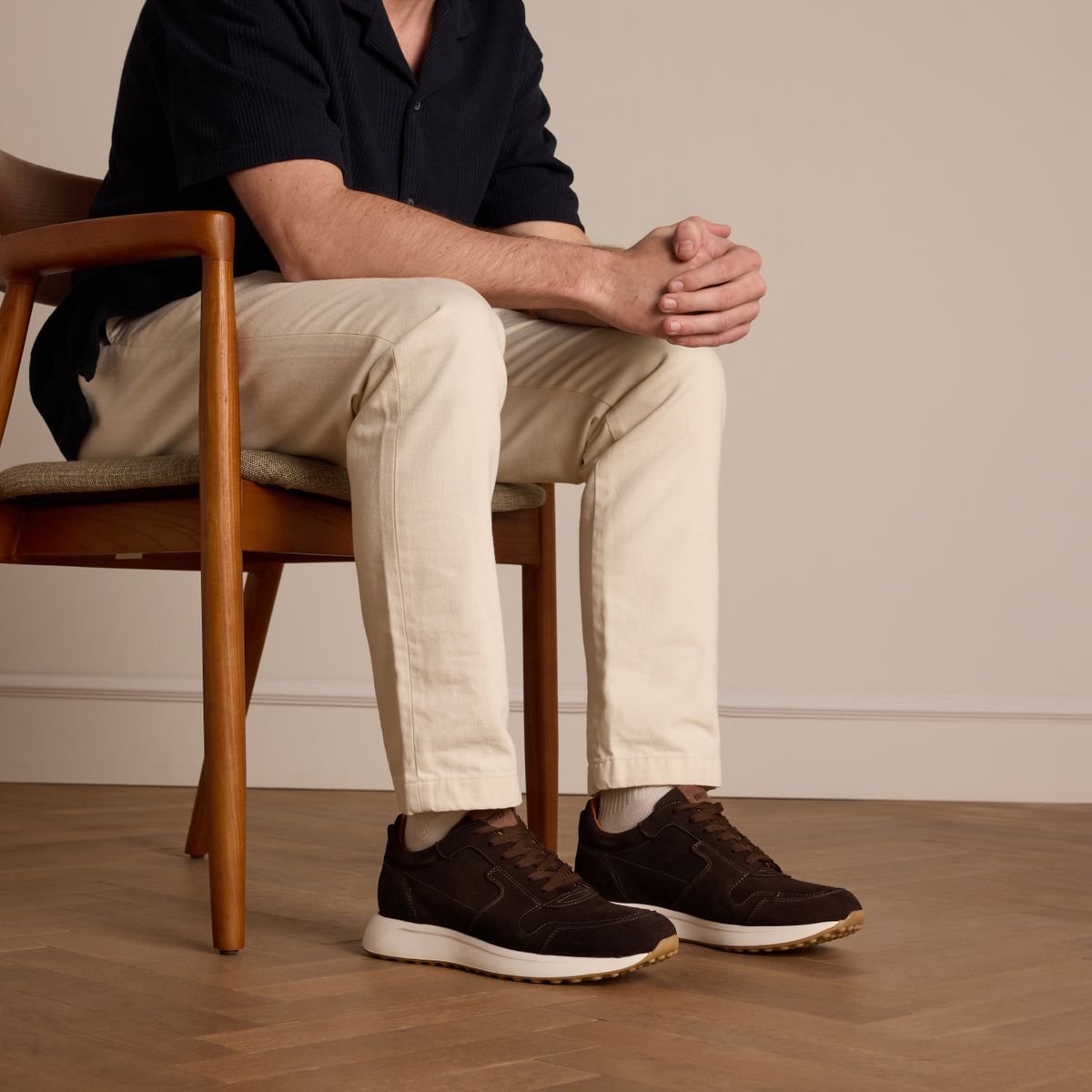 Braune Veloursleder-Sneaker