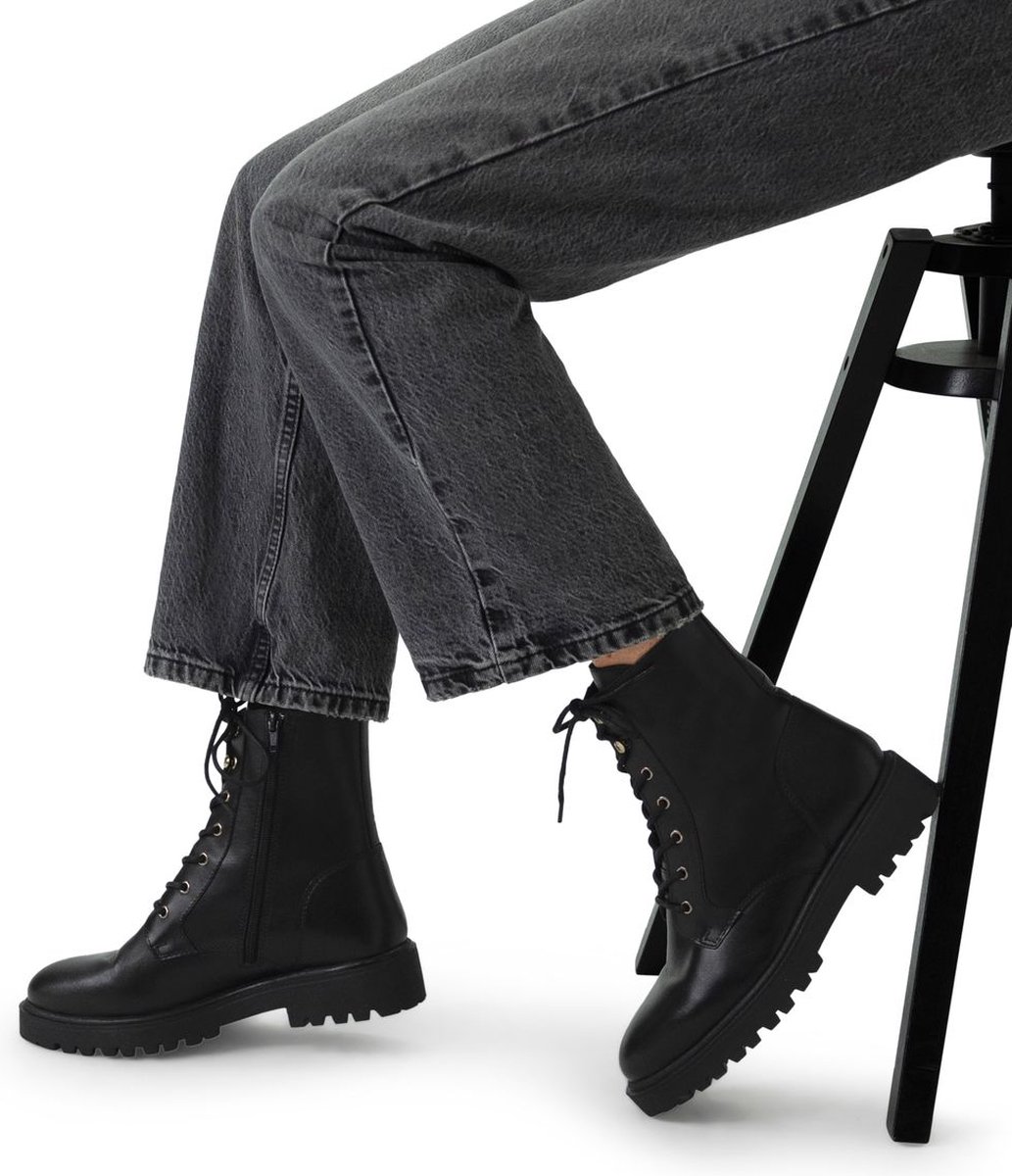 Schwarze Lederschnürstiefeletten