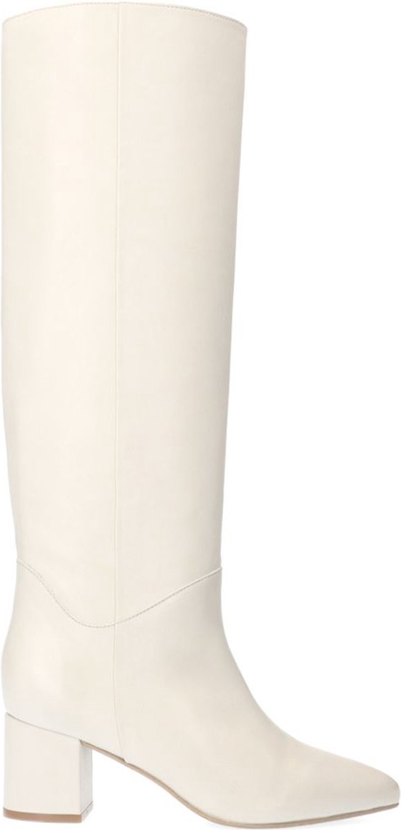 Weiße Lederstiefel mit Absatz