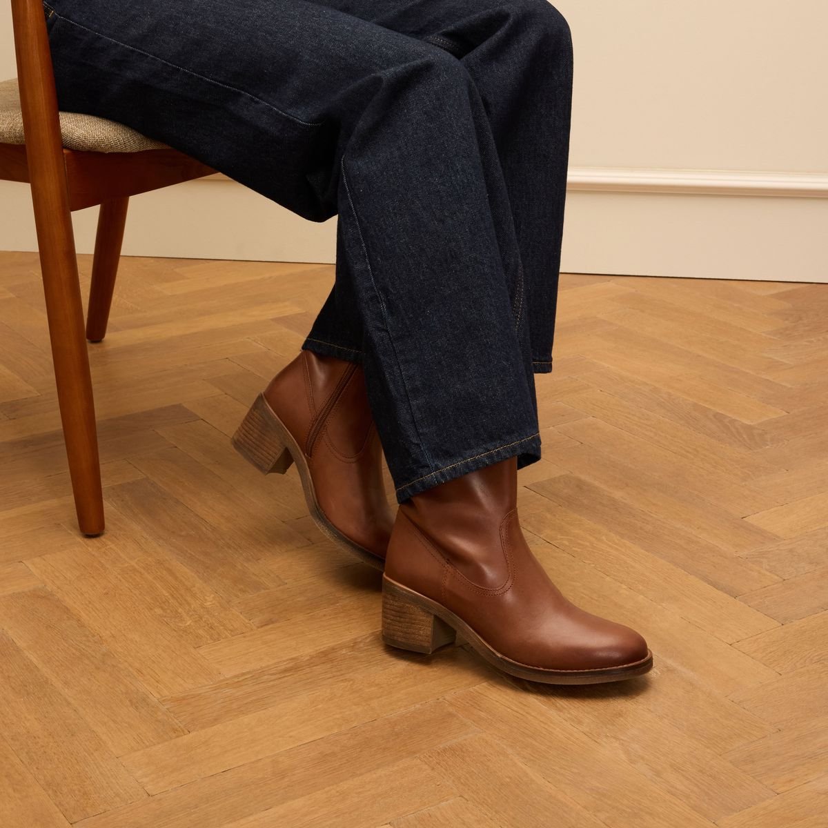 Cognacfarbene Lederstiefeletten mit Absatz