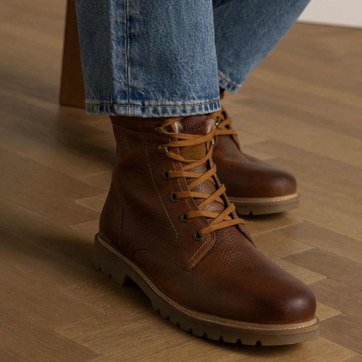 Cognacfarbene Lederboots mit Kunstfell