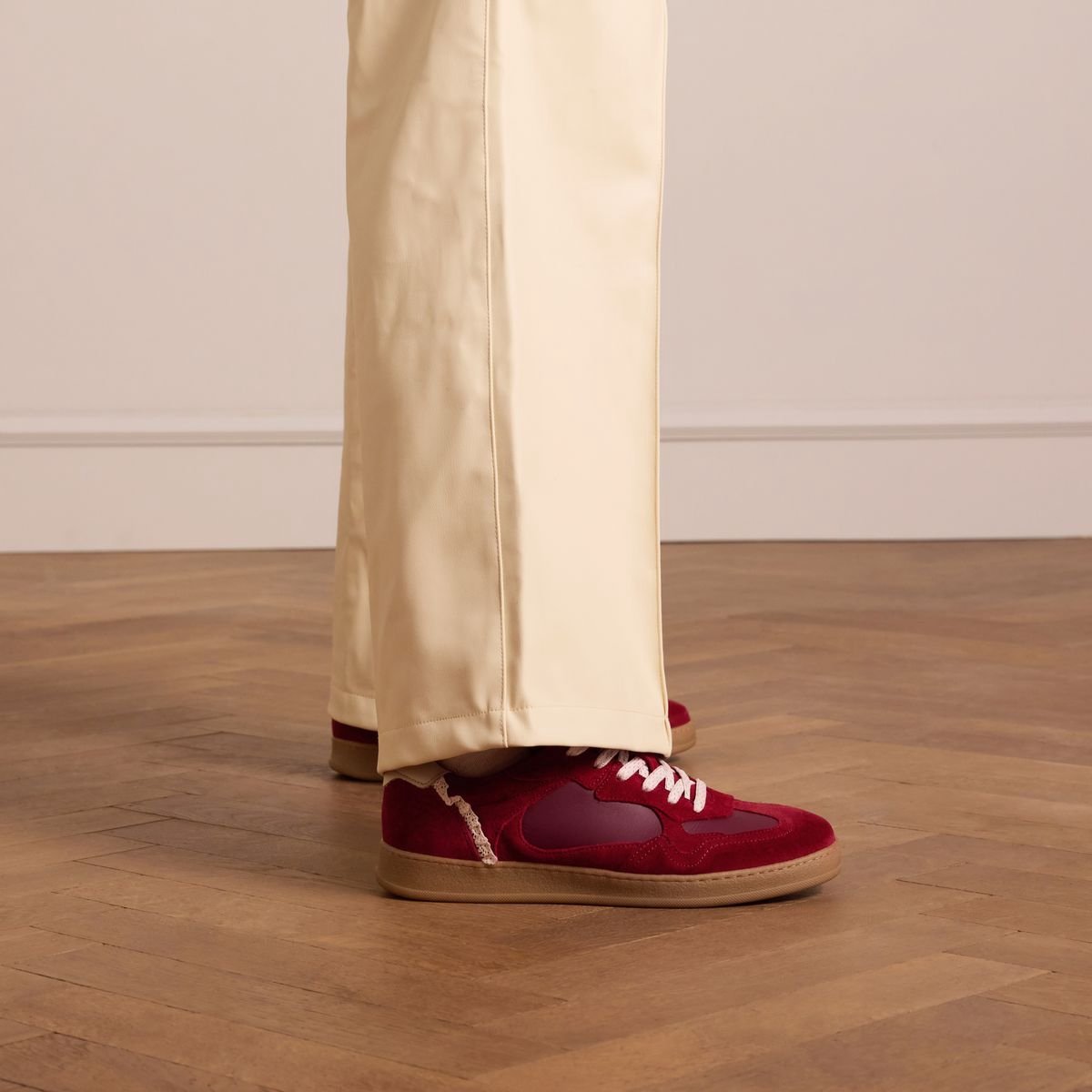 Rote Veloursleder-Sneaker