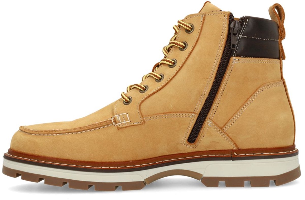 Cognacfarbene Schnürboots aus Nubukleder
