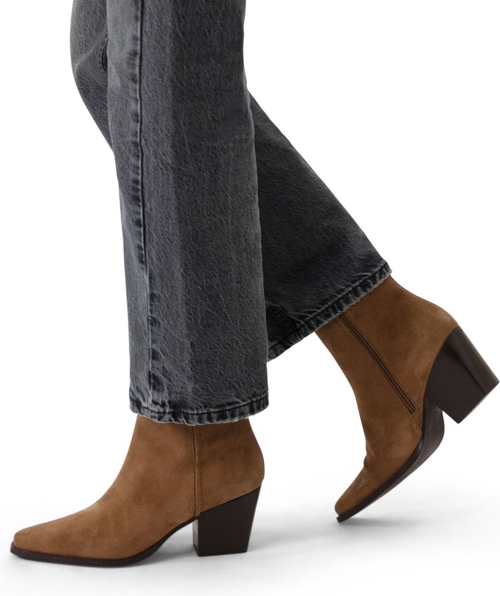 Beigefarbene Veloursleder-Stiefeletten mit Absatz