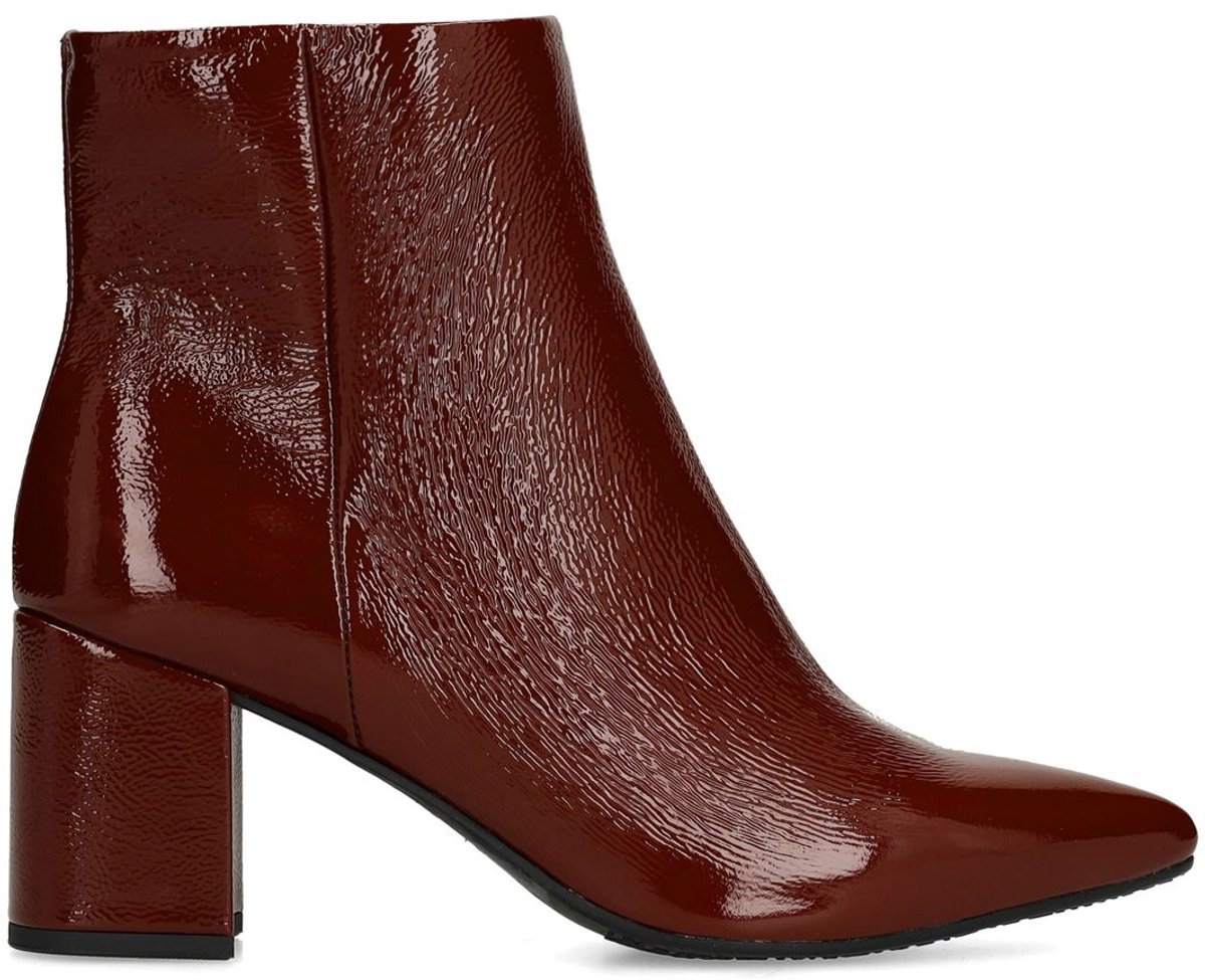 Bordeauxrote Lackleder-Stiefeletten mit Absatz