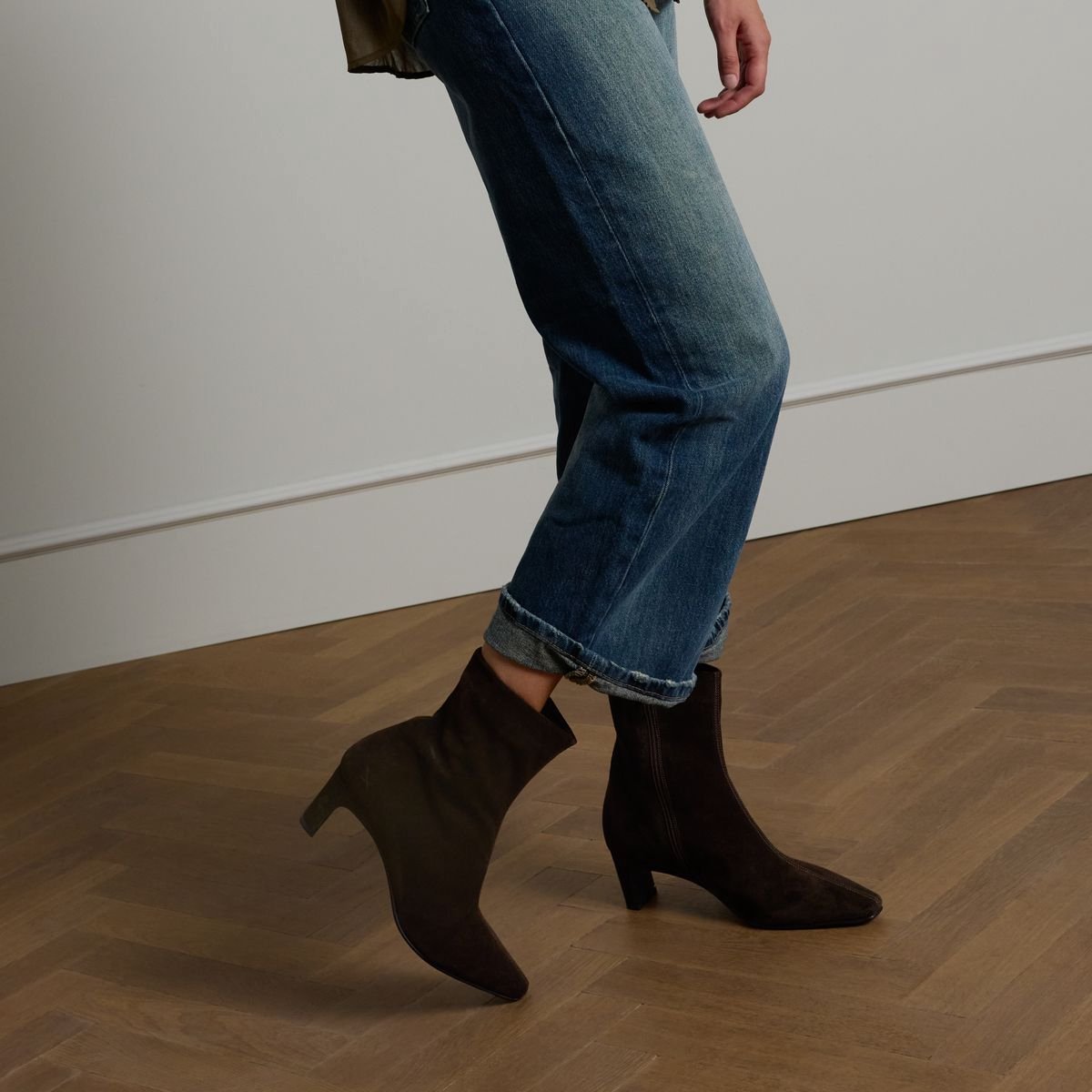 Braune Lederstiefeletten mit Absatz