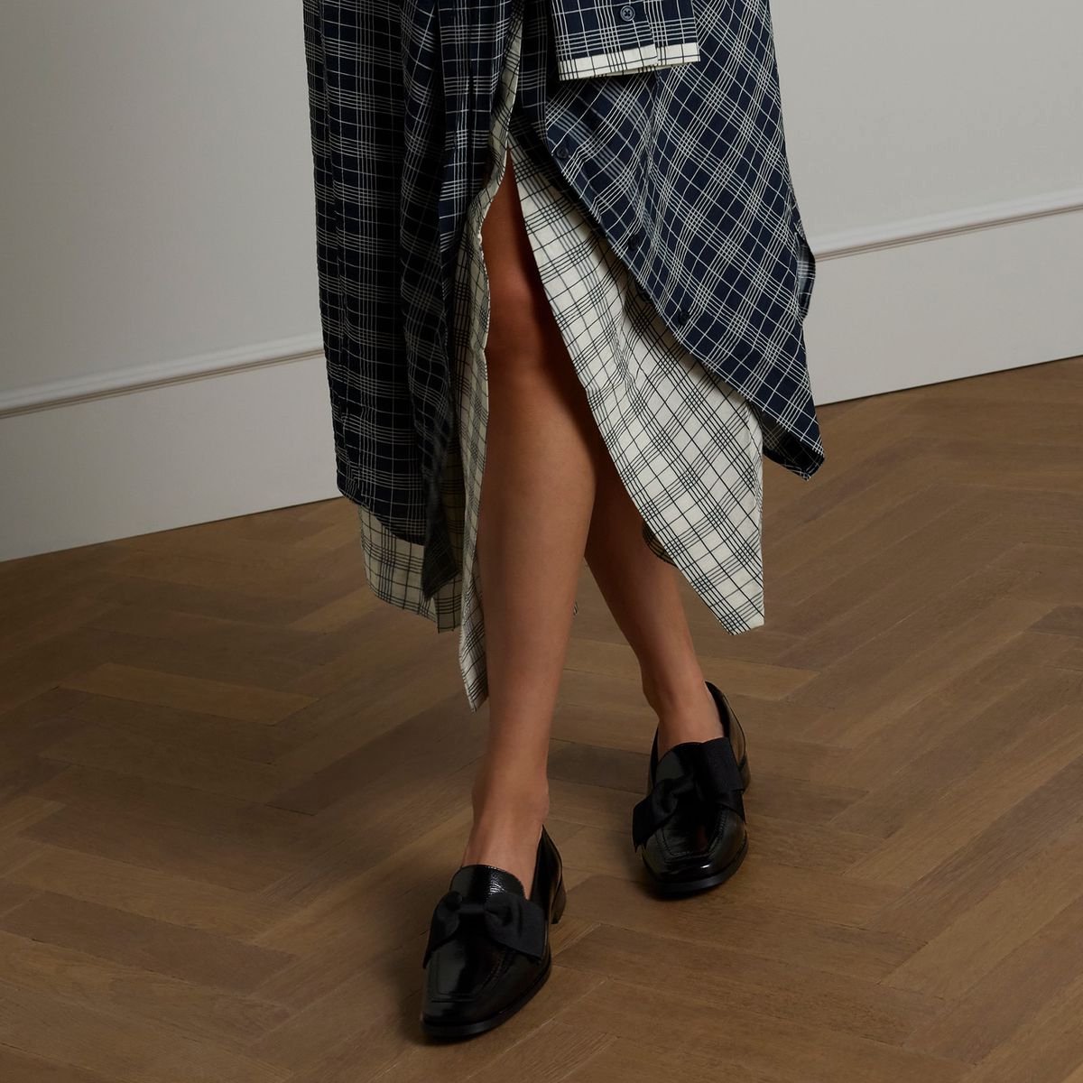 Schwarze Lackleder-Loafer mit Schleife