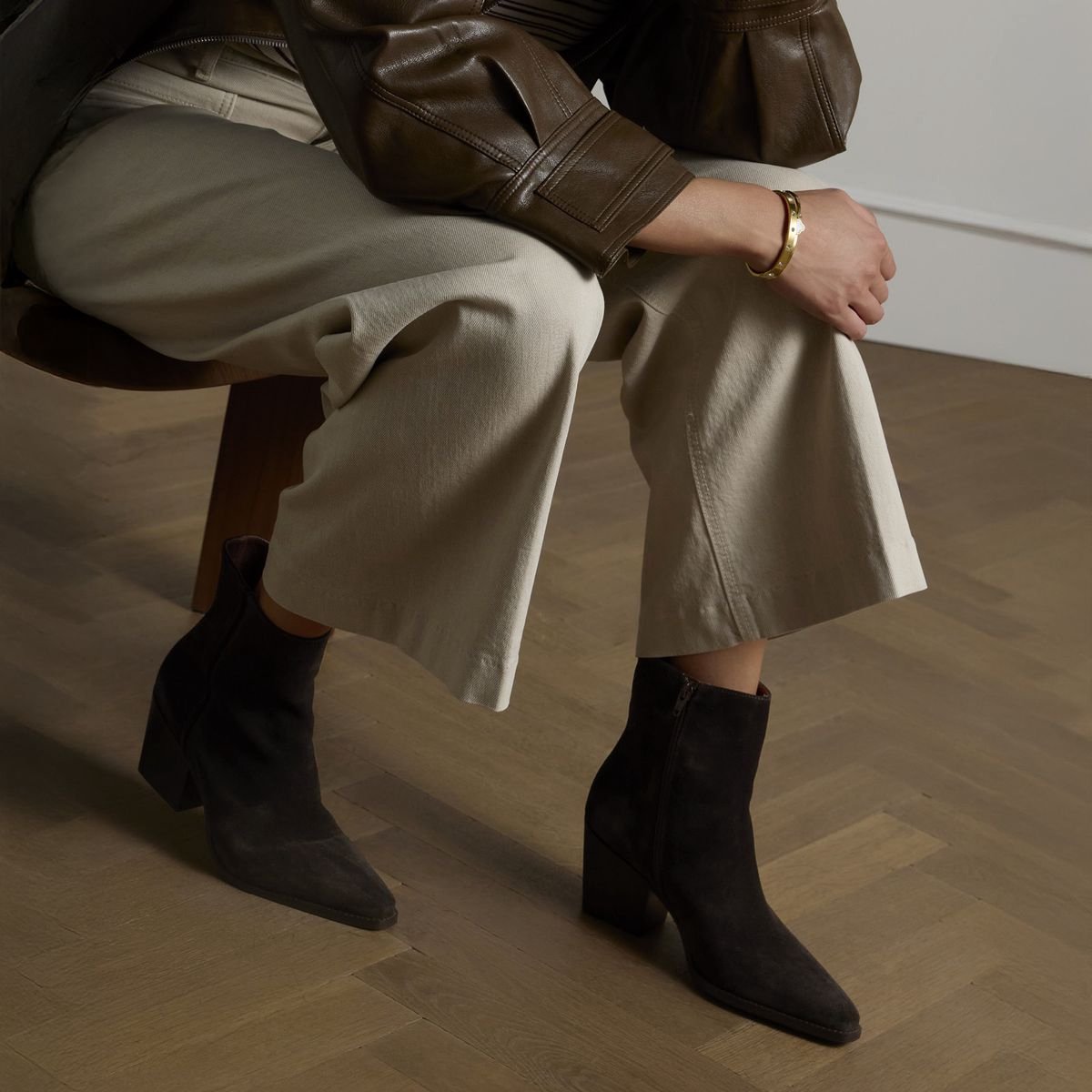 Braune Veloursleder-Stiefeletten mit Absatz