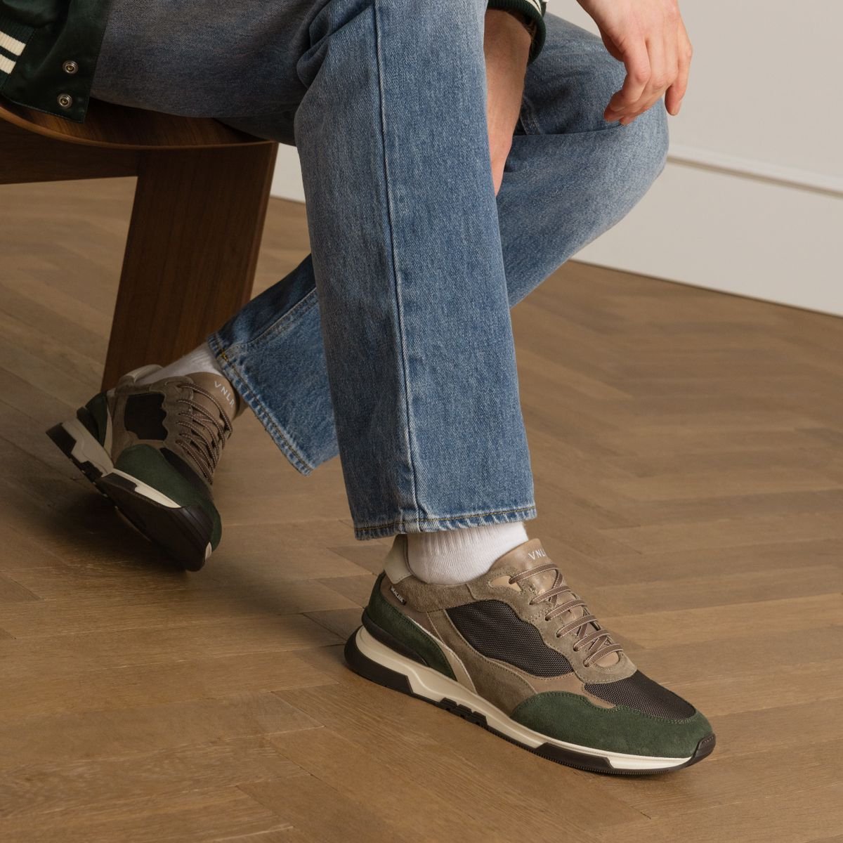 Grüne Veloursleder-Sneaker