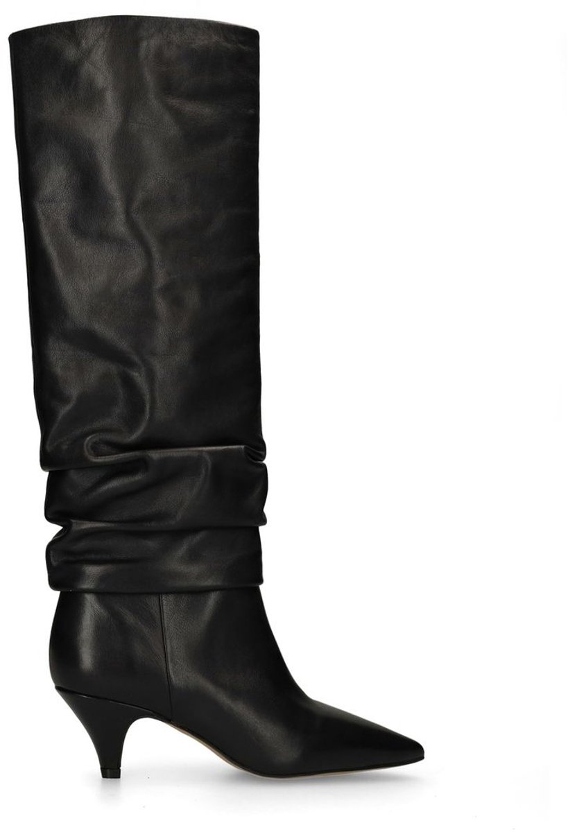 Schwarze Lederstiefel mit Kitten Heel