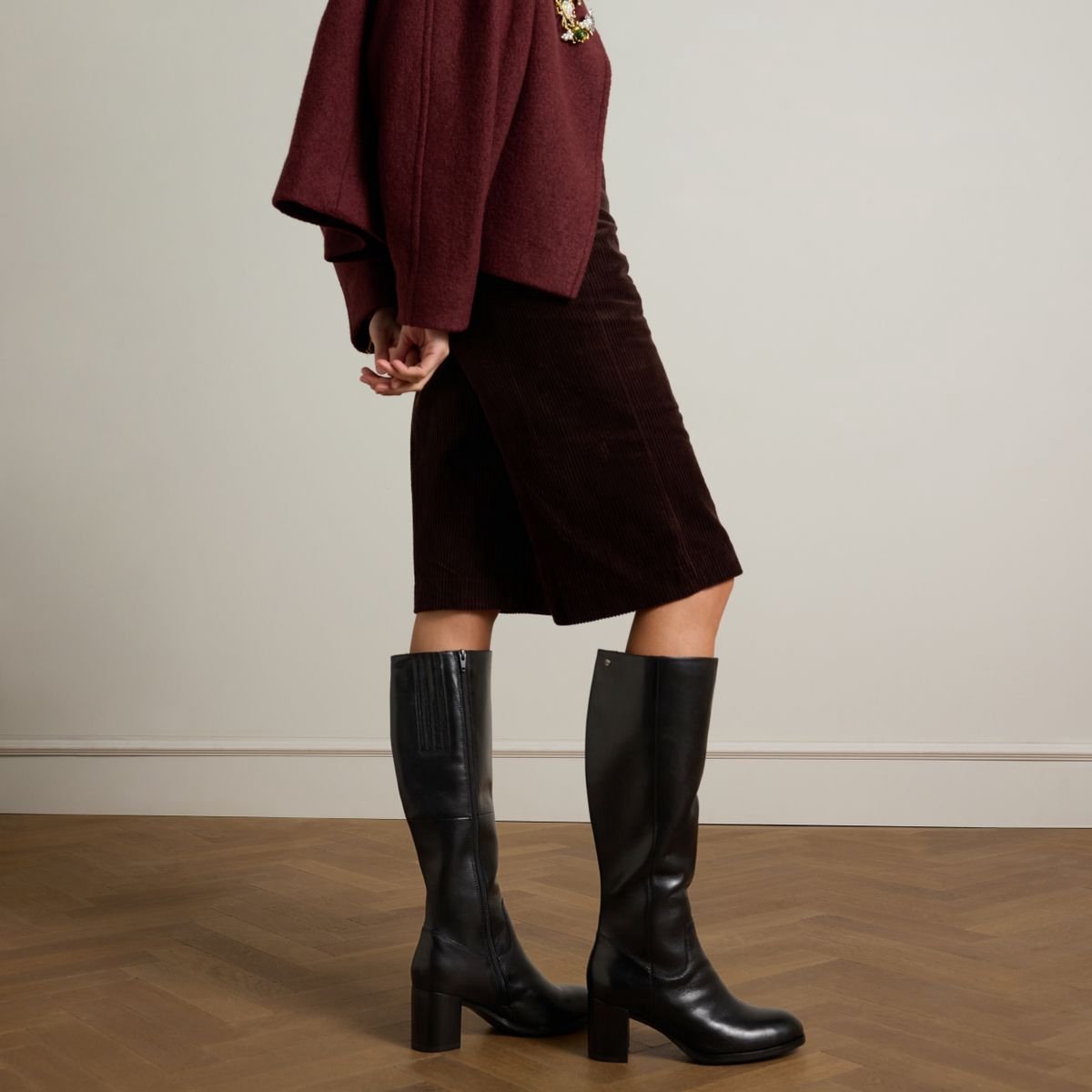 Schwarze Lederstiefel mit Absatz