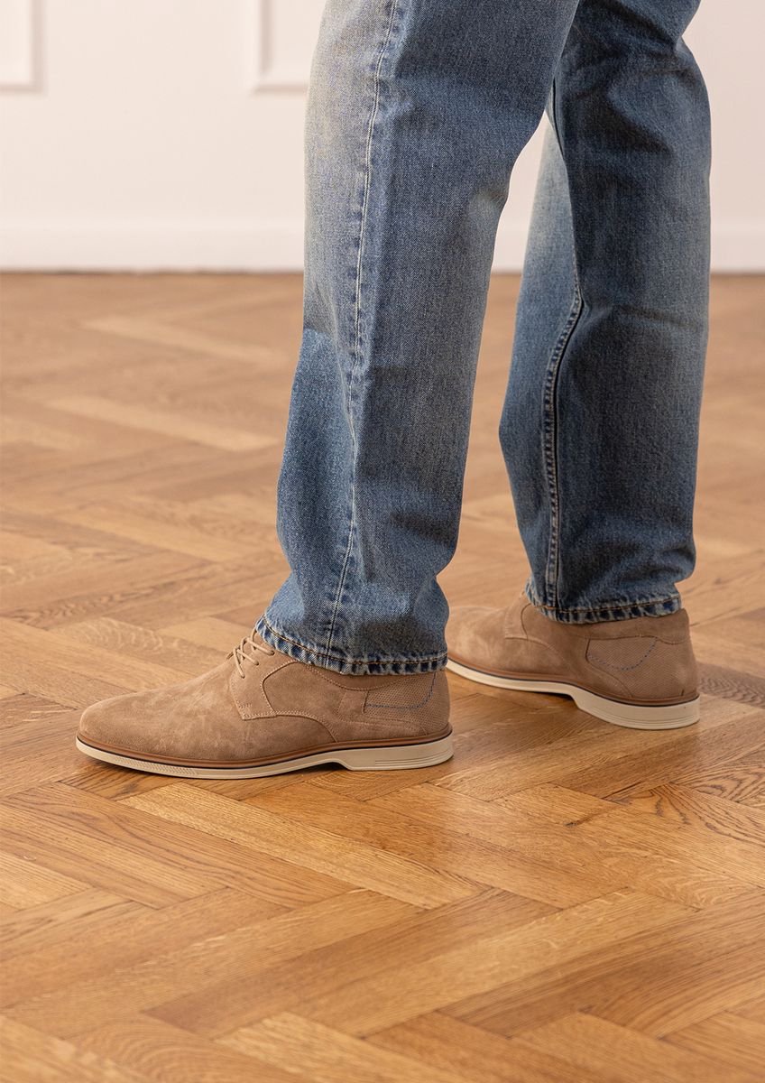 Beigefarbene Veloursleder-Schnürschuhe