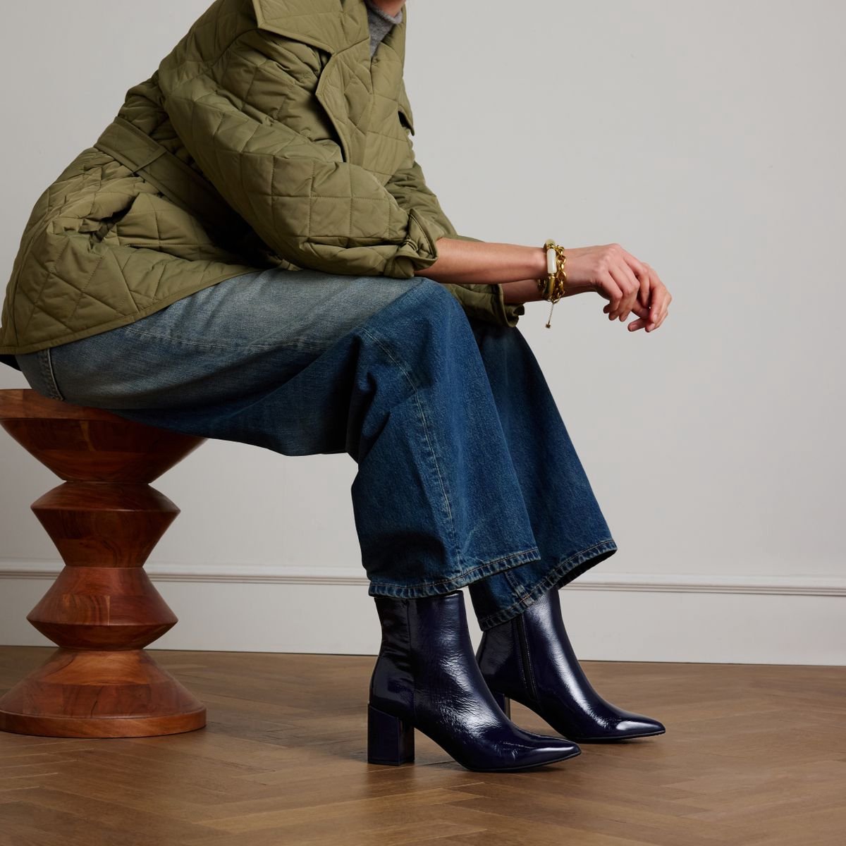 Blaue Lackleder-Stiefeletten mit Absatz