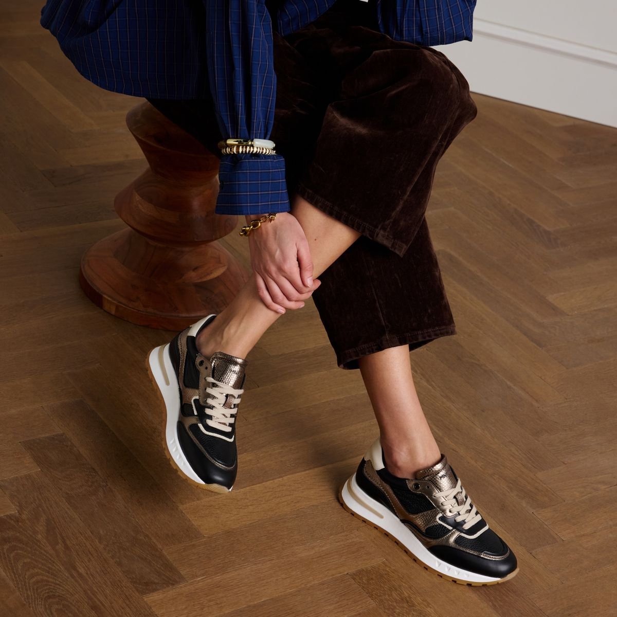 Schwarze Ledersneaker mit Metallic-Details