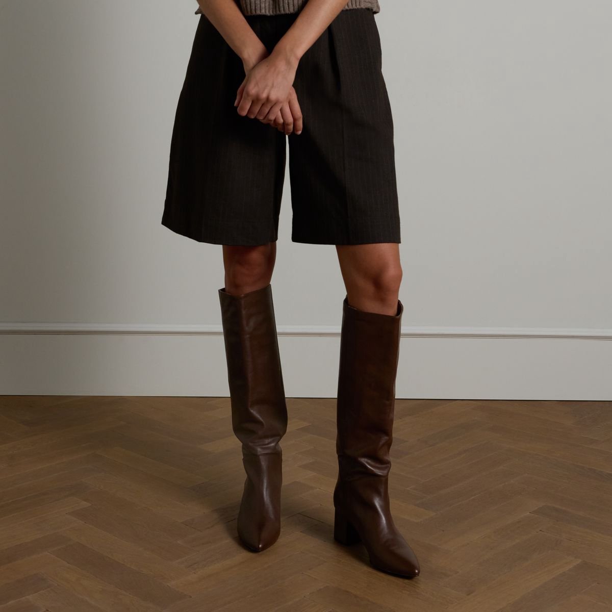 Braune Lederstiefel mit Absatz