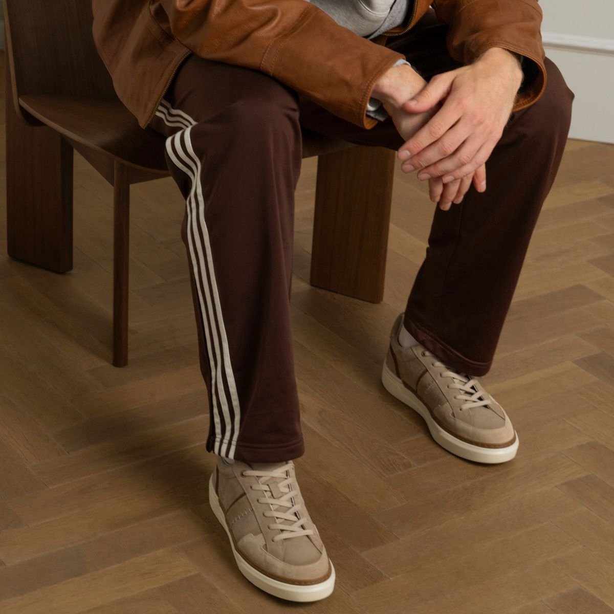 Beigefarbene Nubuk-Sneaker