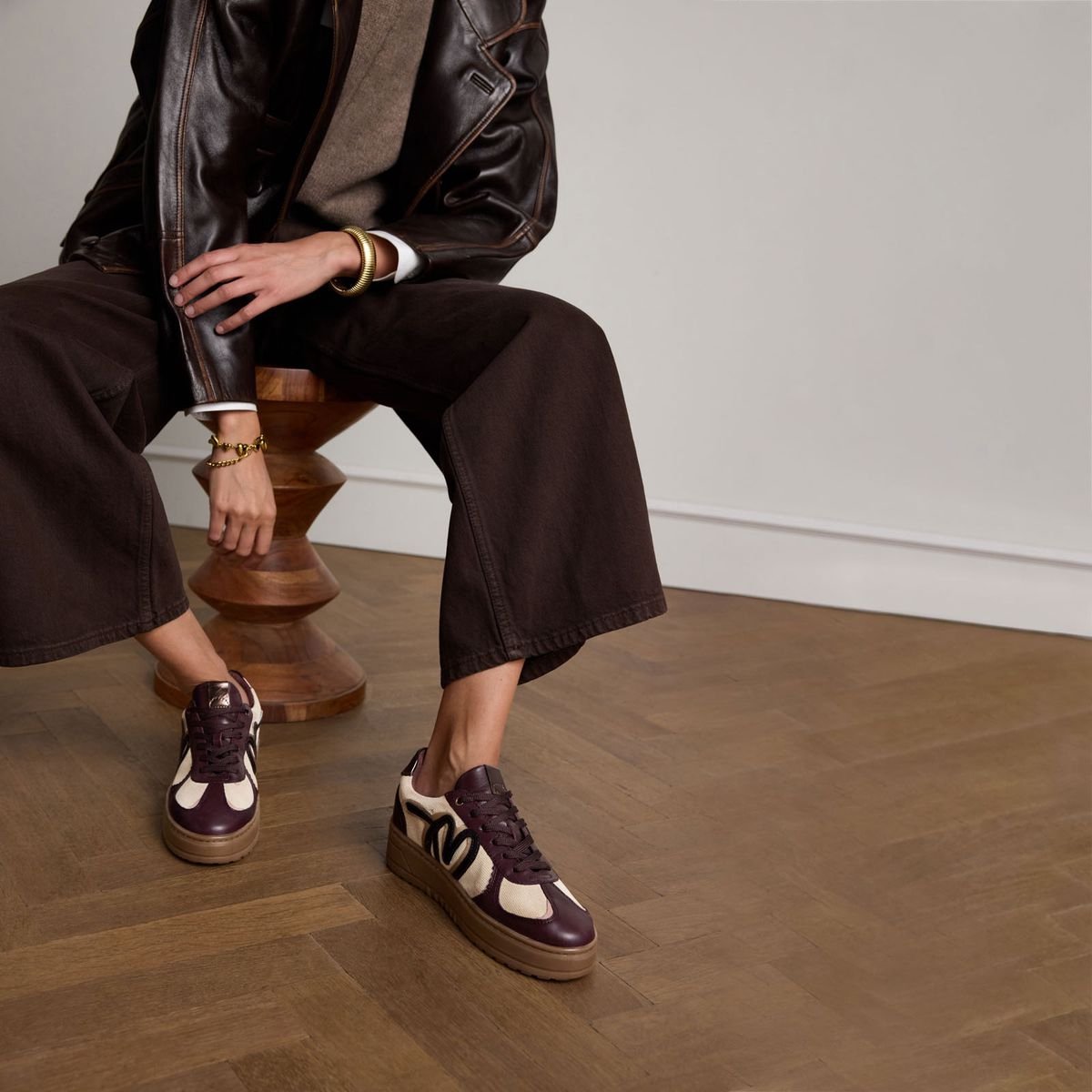 Bordeauxrote Veloursleder-Sneaker