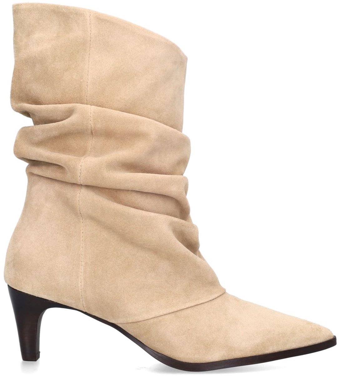 Beigefarbene slouchy Boots aus Veloursleder mit Absatz