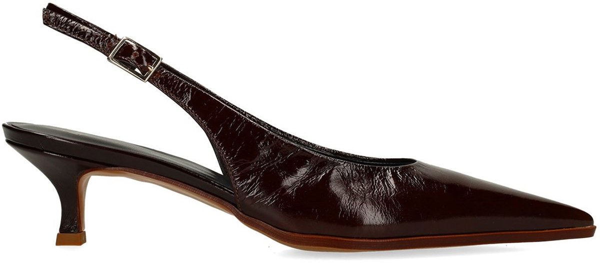 Braune Slingbackpumps aus Lackleder