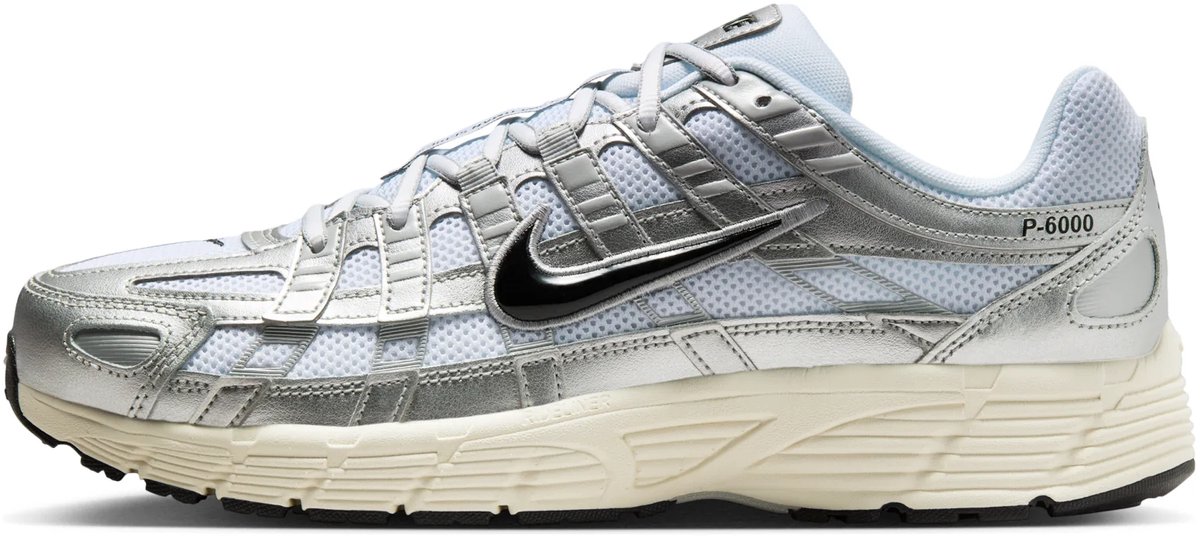 Nike P-6000 Metallic Flat Silver Unisex Sneaker Weiß Metallic-Silber Schwarz CD6404-105 47.5