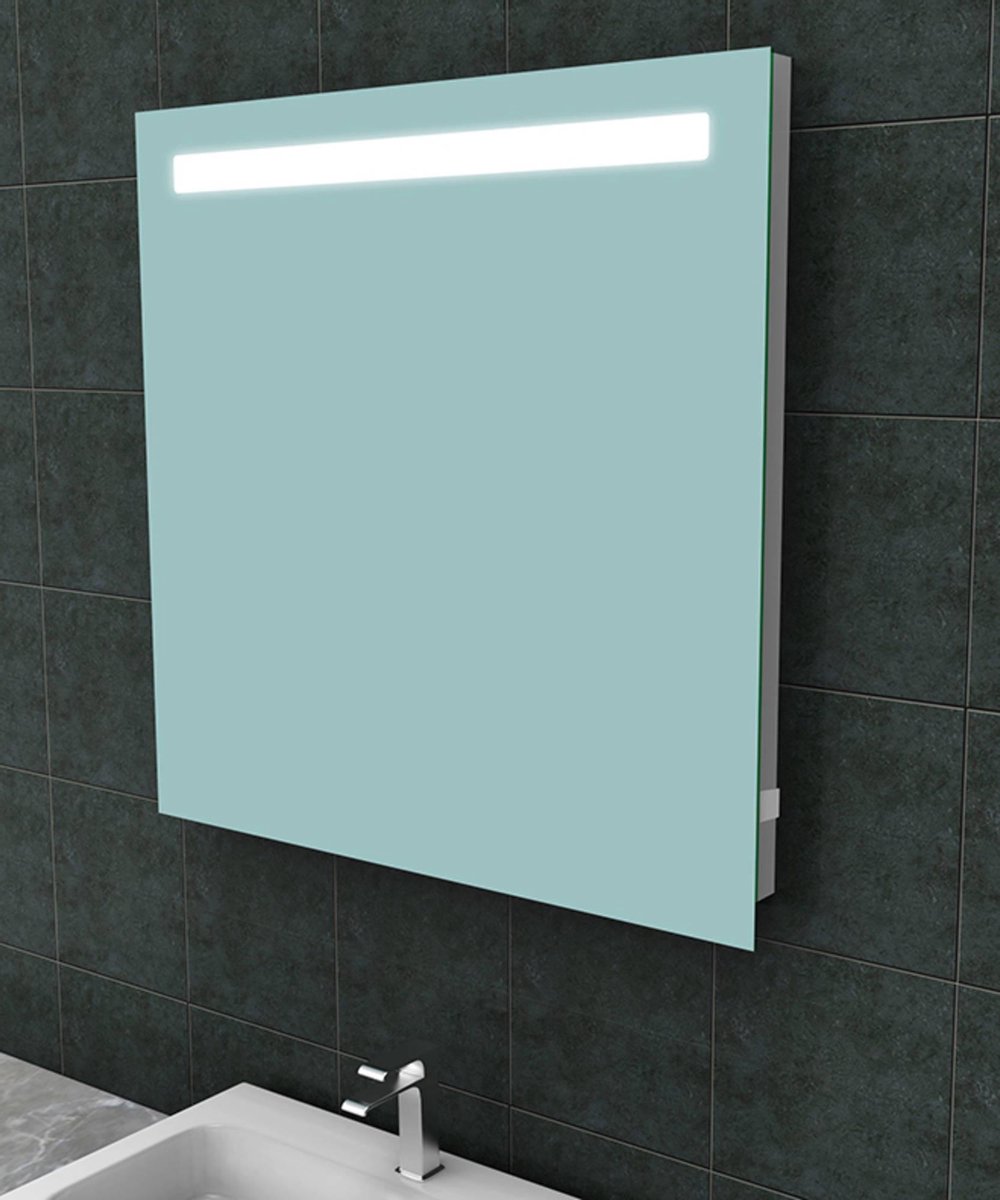 Saqu Plain Spiegel mit LED-Beleuchtung und Steckdose 80x80 cm