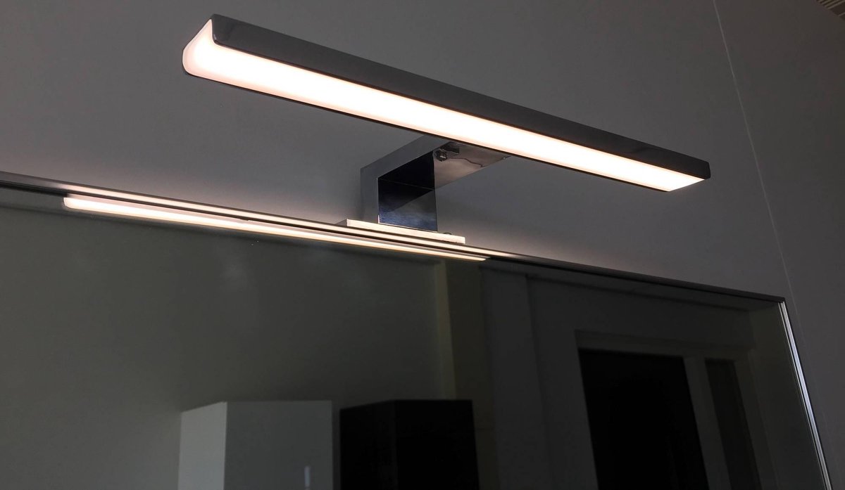Saqu Luminous Aufbau-LED-Licht für Spiegel/Spiegelschrank 30cm Chrom