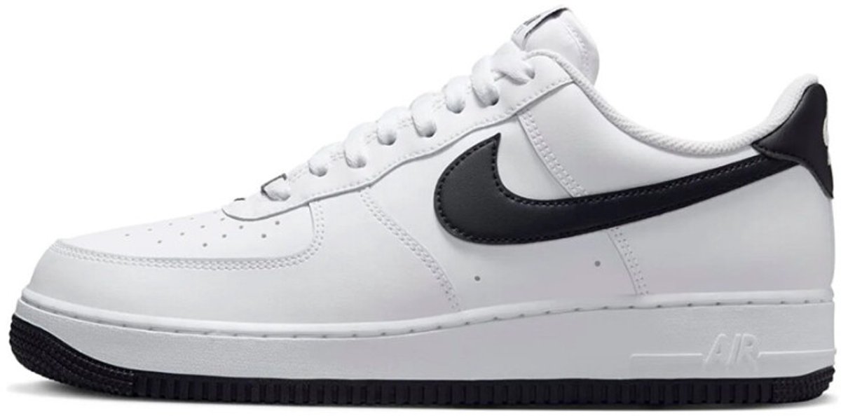 Nike Air Force 1 07 Weiß Schwarze Außensohle Herren Sneaker FQ4296-101 47.5