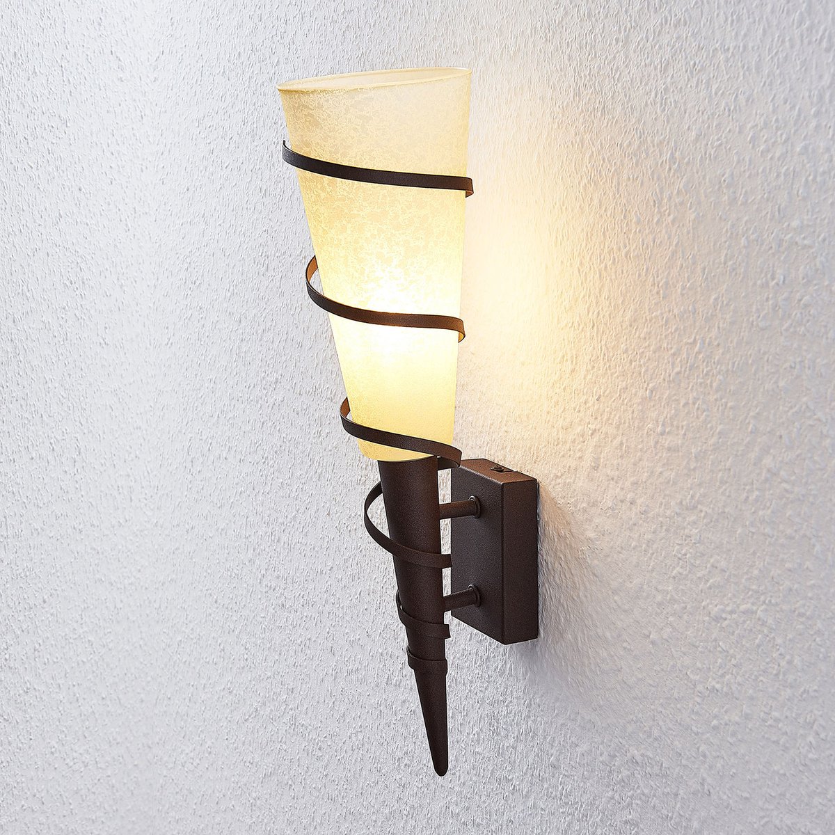 Lindby Wandleuchte Anouk, Höhe 44 cm, Glas, Metall, Fackel - Wohnzimmer - Landhaus / Rustikal - Einflammig