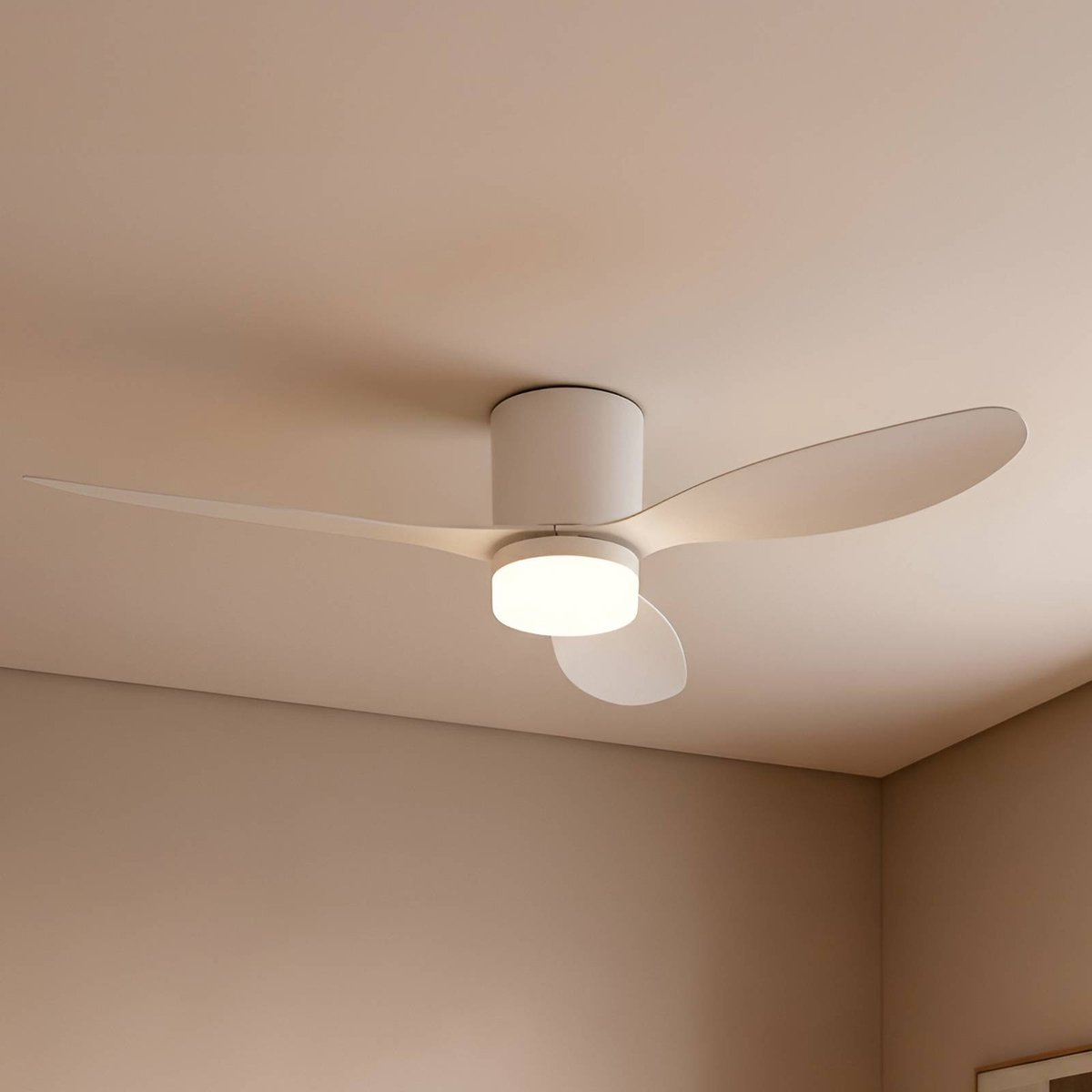 Lucande LED-Deckenventilator Kayu, weiß, DC, leise, Ø 132 cm - Wohnzimmer - Modern - Kunststoff - Einflammig
