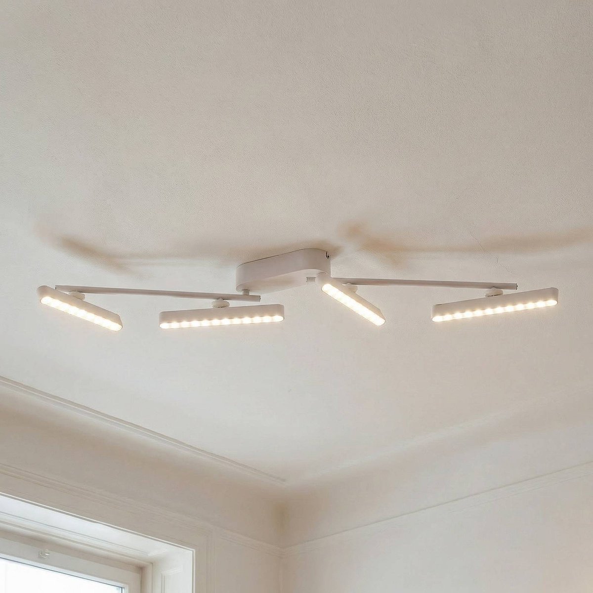 Eldrin LED-Strahler vierflammig Lichtpunkte 111 cm weiß Lindby - Wohnzimmer - Modern - Metall - Mehrflammig
