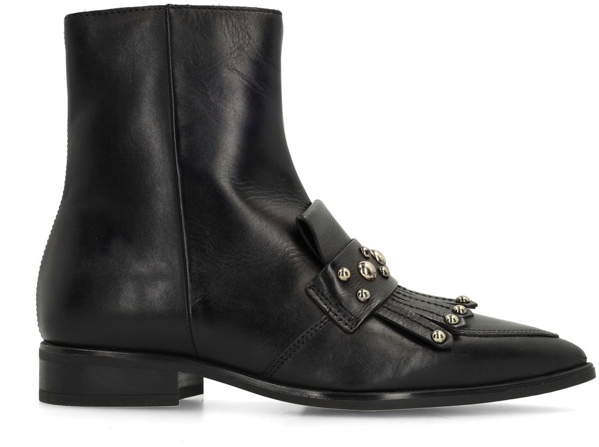 Schwarze Lederstiefeletten mit Nieten
