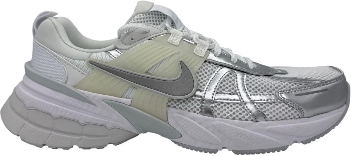 Nike V2K Run Metallic Silver Damen Sneaker Weiß FD0736-104 42.5