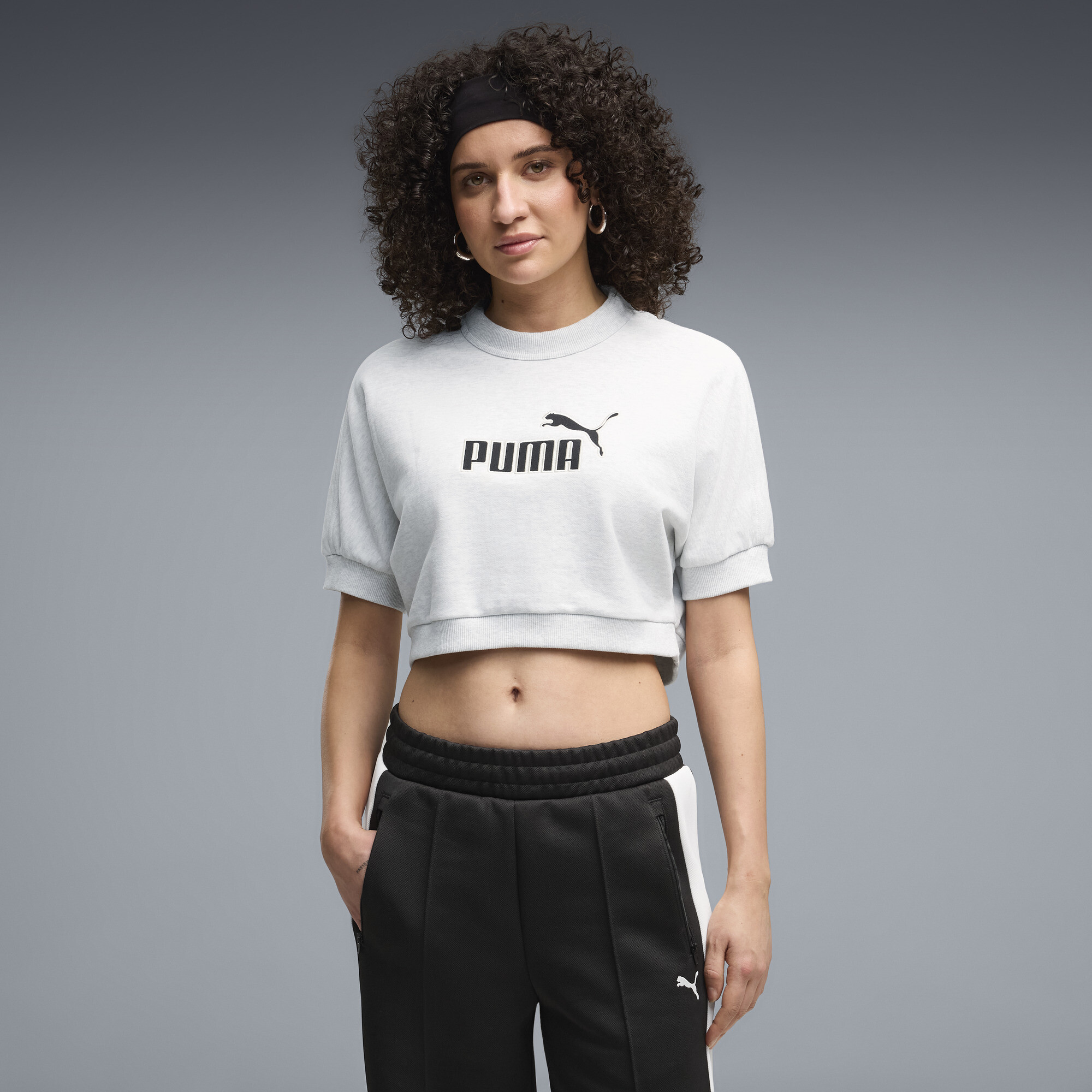 PUMA Essentials Elevated No. 1 Logo Relaxed Sweatshirt Damen, Kleidung, Weiß, XS