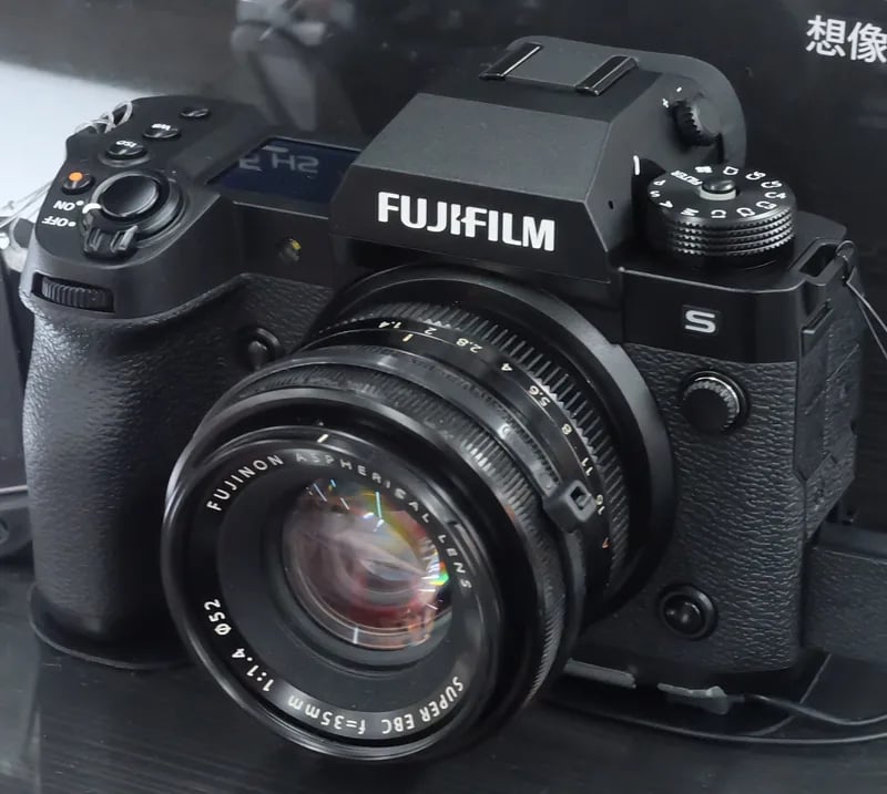 X-H2S camera body