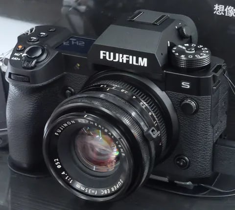 X-H2S camera body