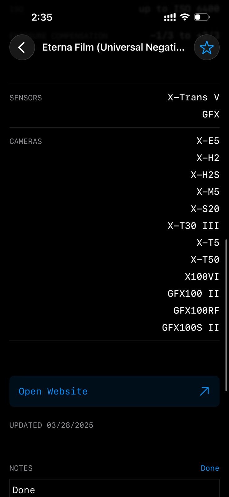 Screenshot of camera settings and film simulation options from a mobile device.