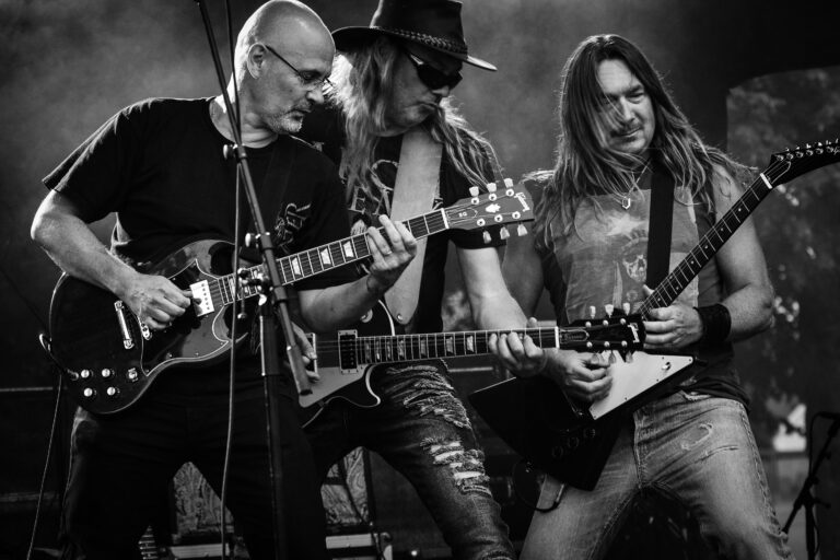 Your Guide to Nailing Your First Guitar Jam