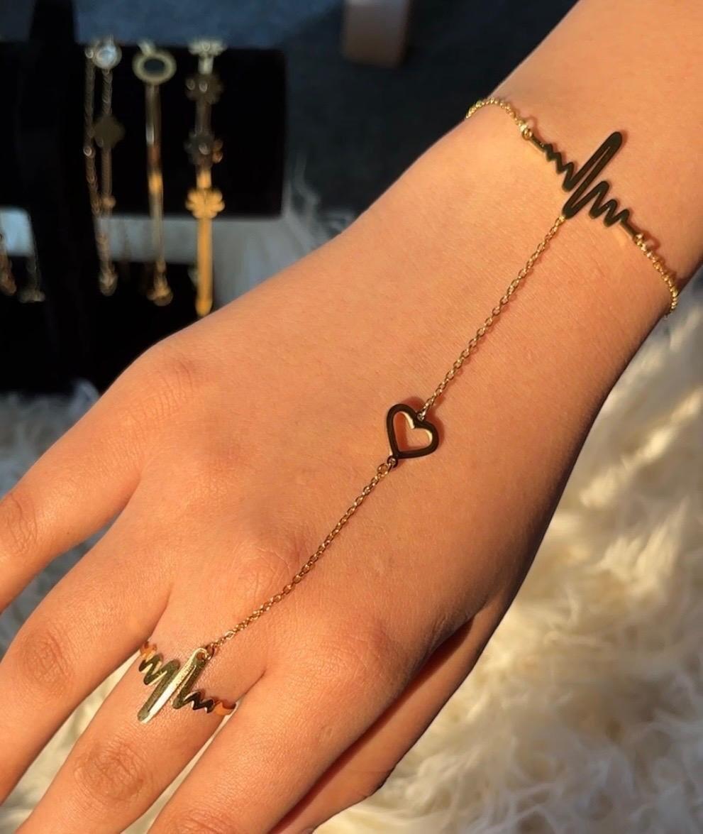 The lifeline Hand Chain