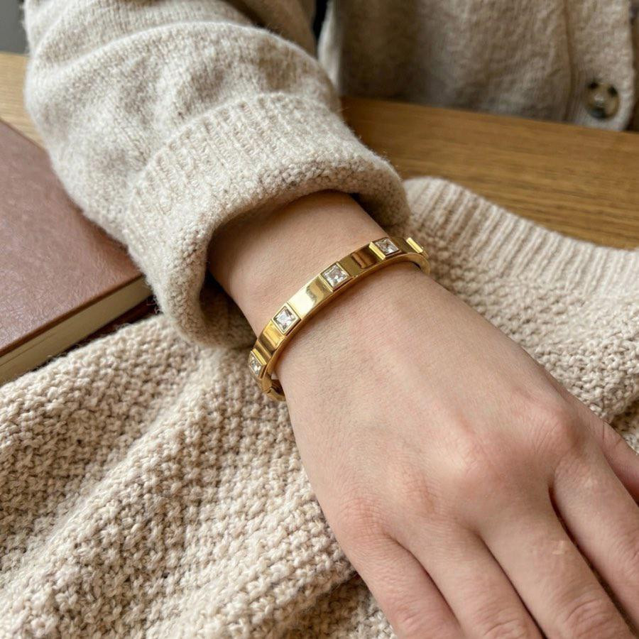 The sleek stack cuff