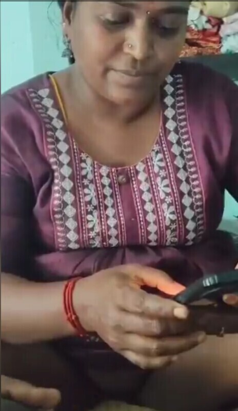 Aunty Tamil handjob and pussy display